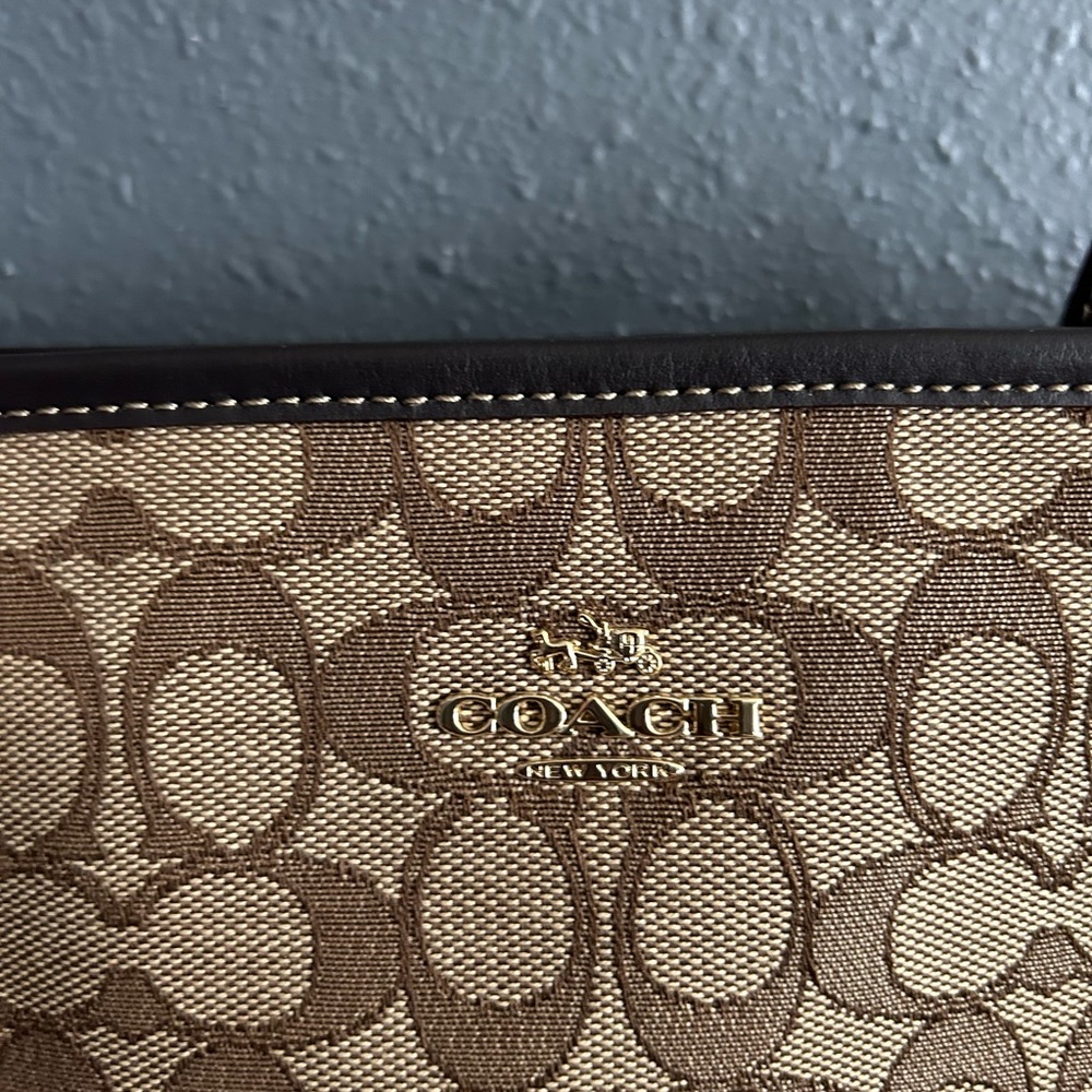 Coach F58282 Vintage Jacquard Tan and Brown Signature Tote - Picture 3 of 9
